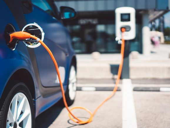 Bornes de recharge pour voitures électriques disponibles pour les employés de TIBO